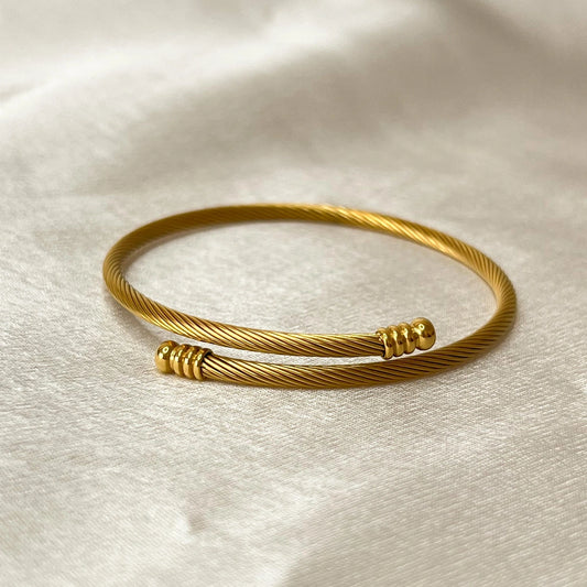 MINIMALIST GOLD BRACELET
