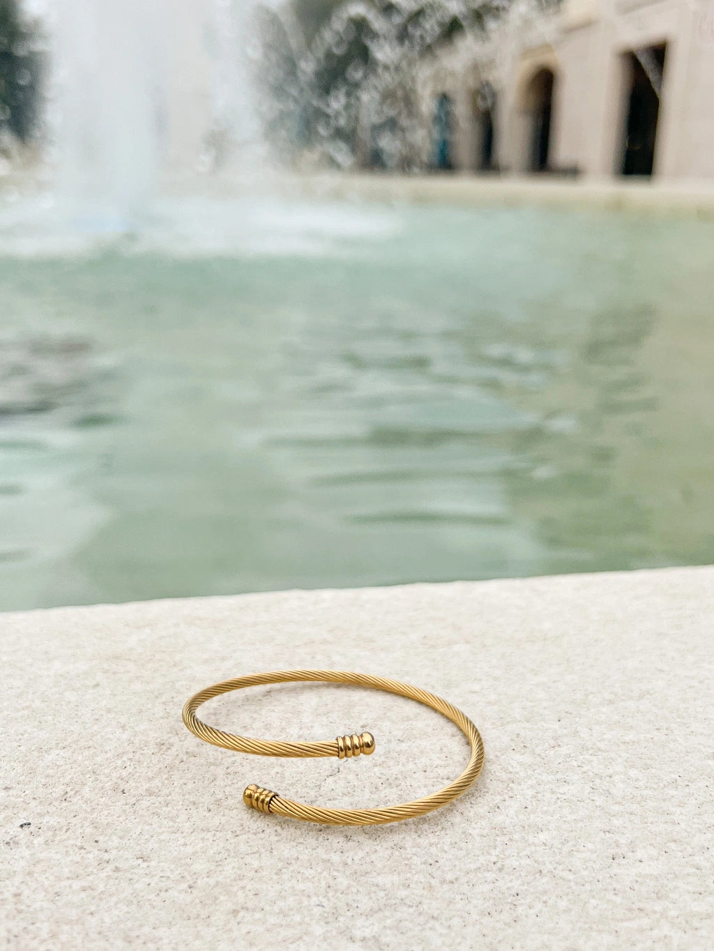 MINIMALIST GOLD BRACELET