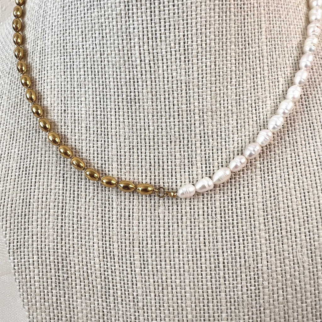 GOLD AND PEARLS NECKCLACE