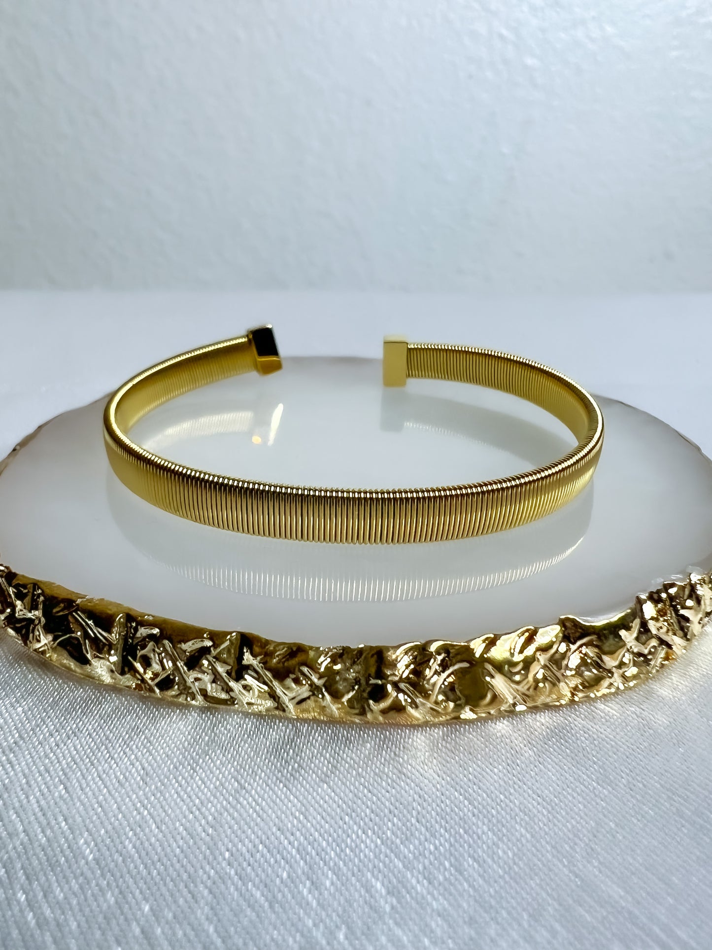 GOLD ELEGANT BRACELET