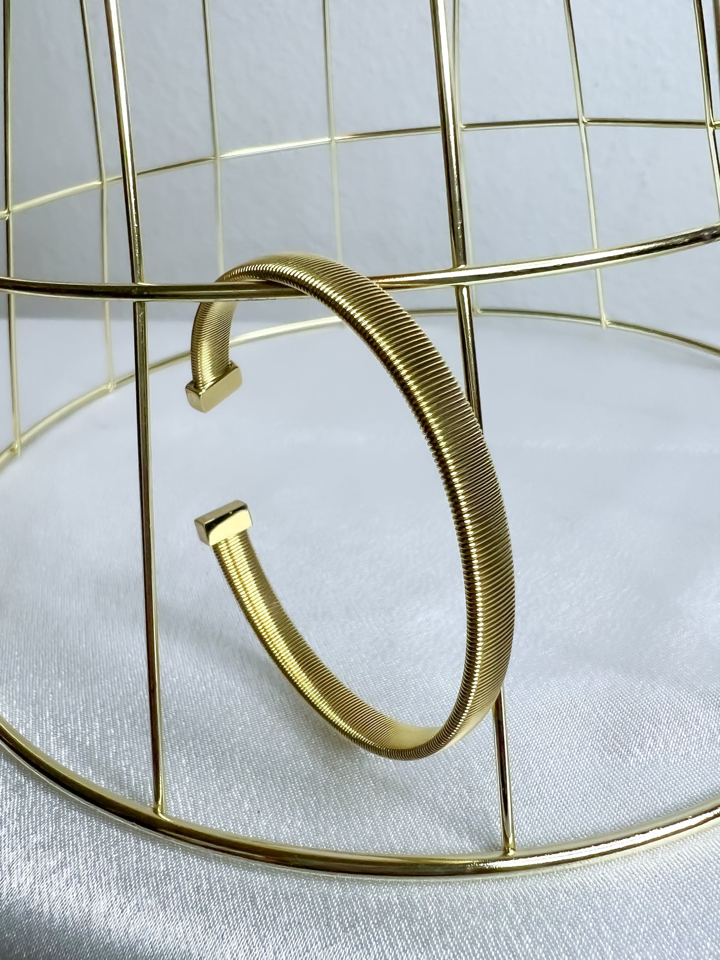 GOLD ELEGANT BRACELET