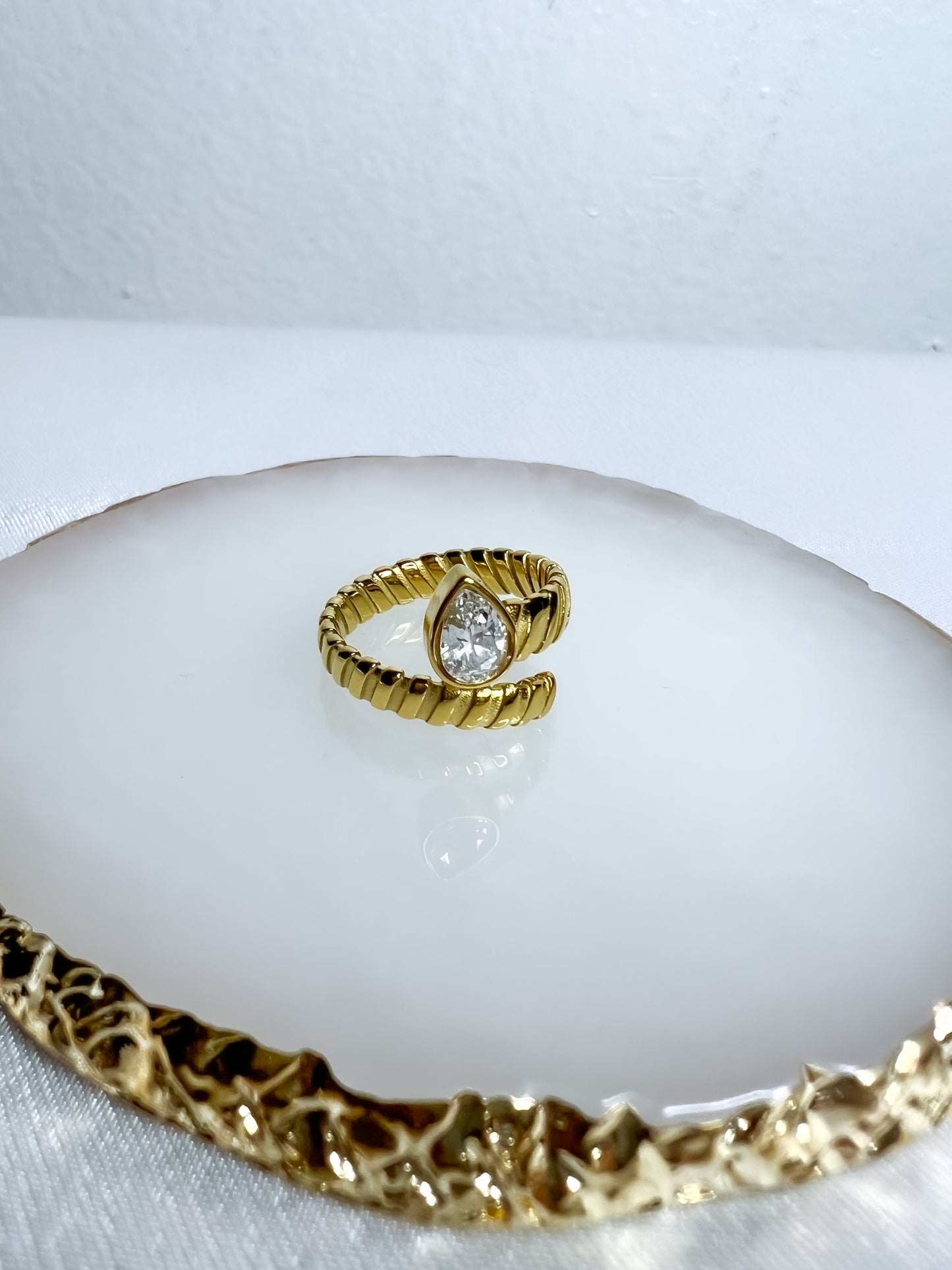 GOLD ELEGANT BRACELET