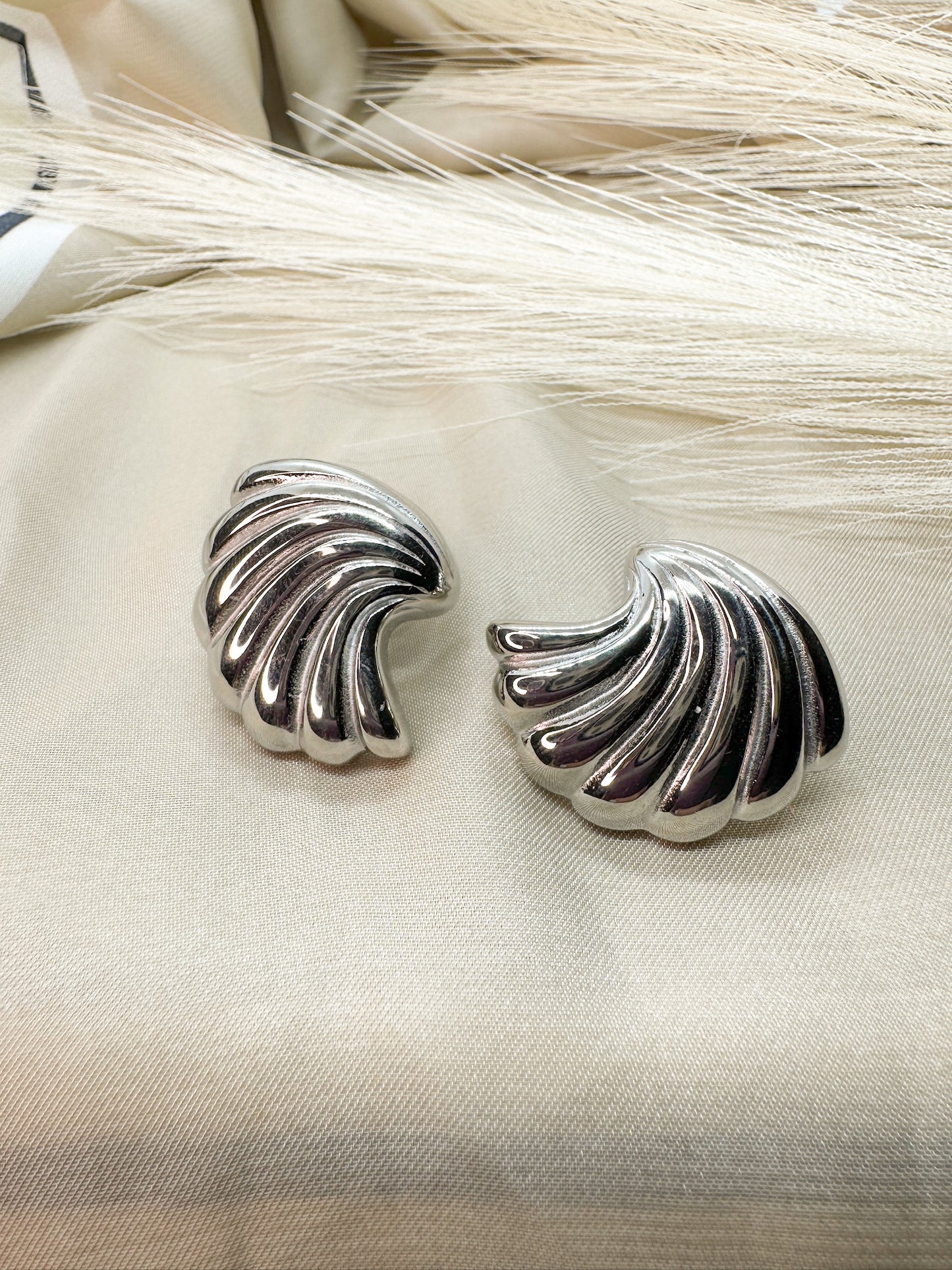 WINGS EARRING