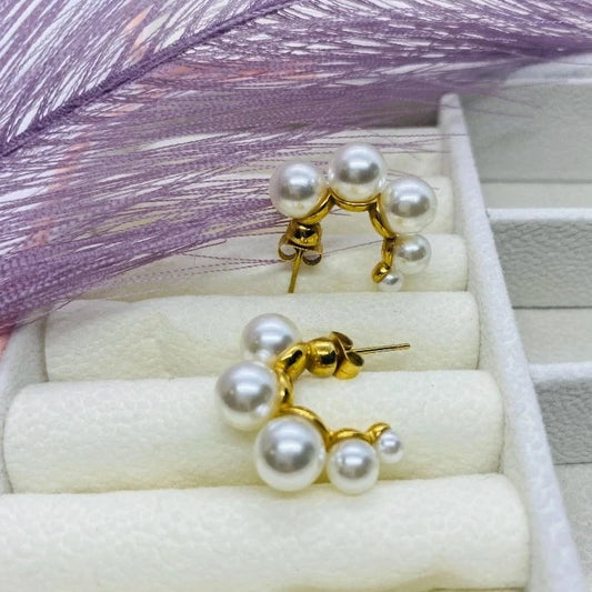 ELEGANT PEARLS HOOPS