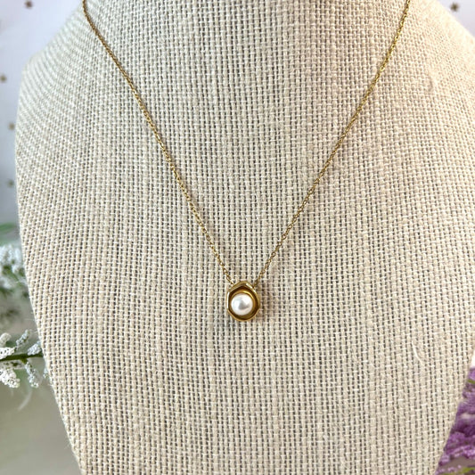 UNIQUE PEARL NECKLACE