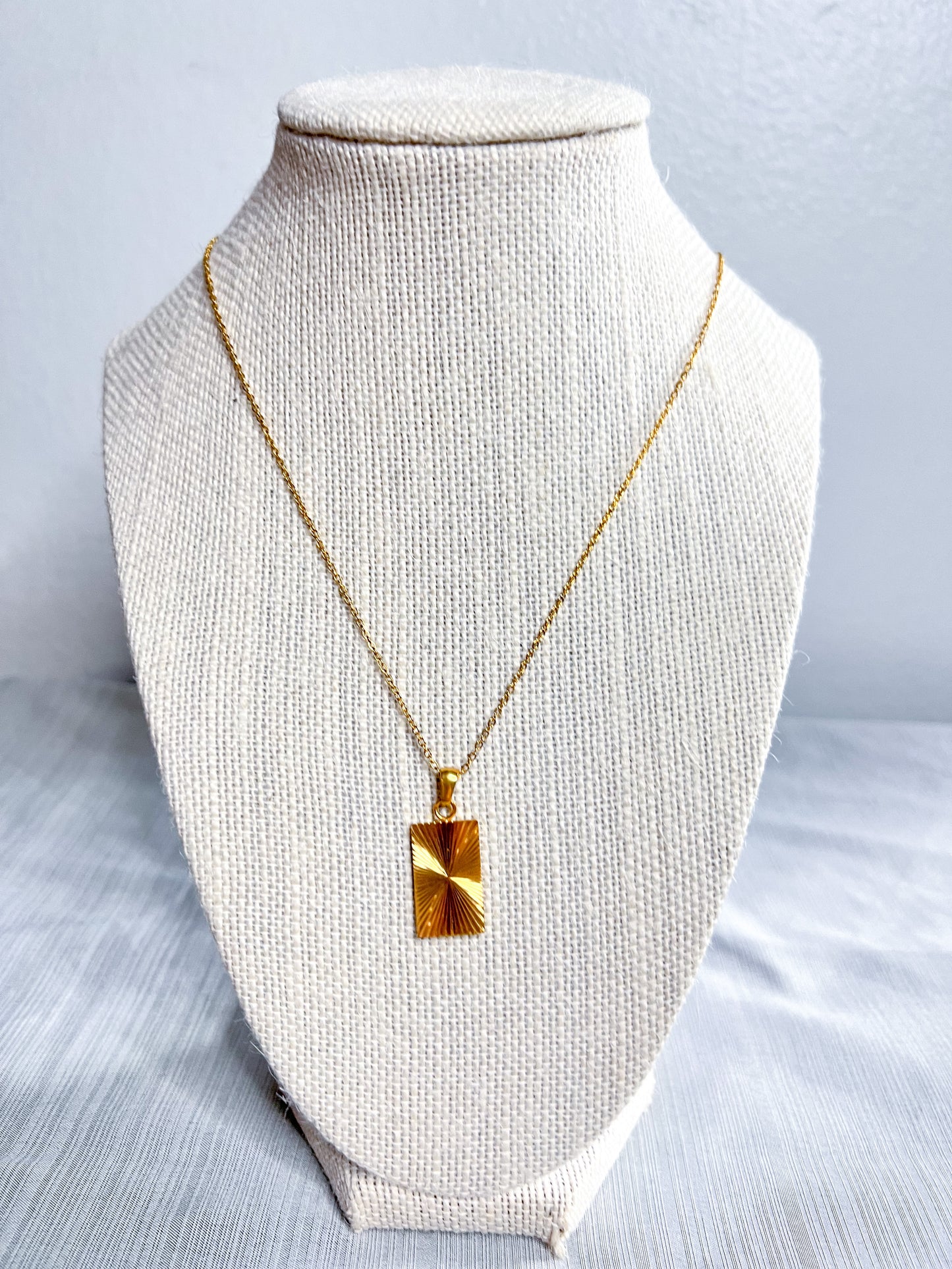 SQUARE NECKLACE