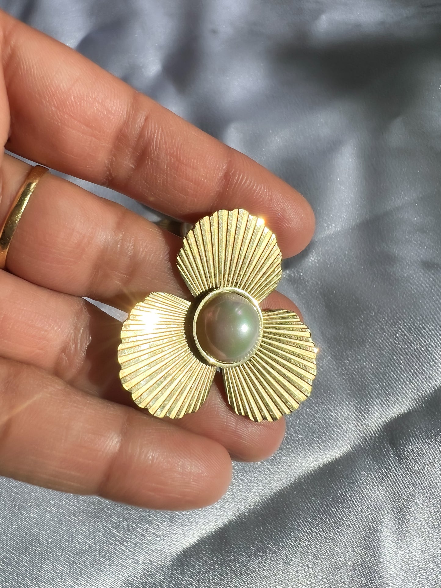 PEARL FLOWER EARRING