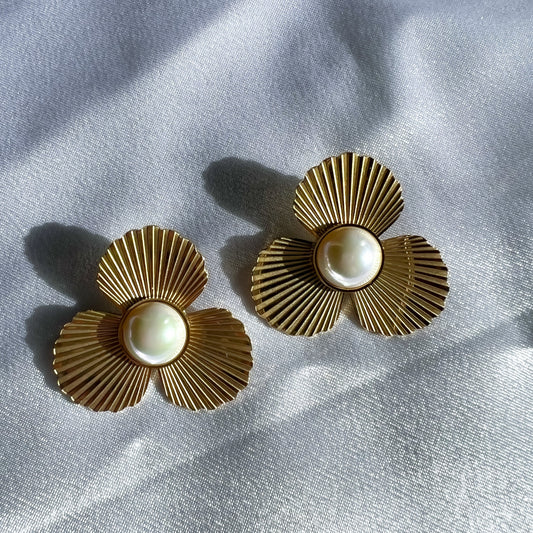 PEARL FLOWER EARRING