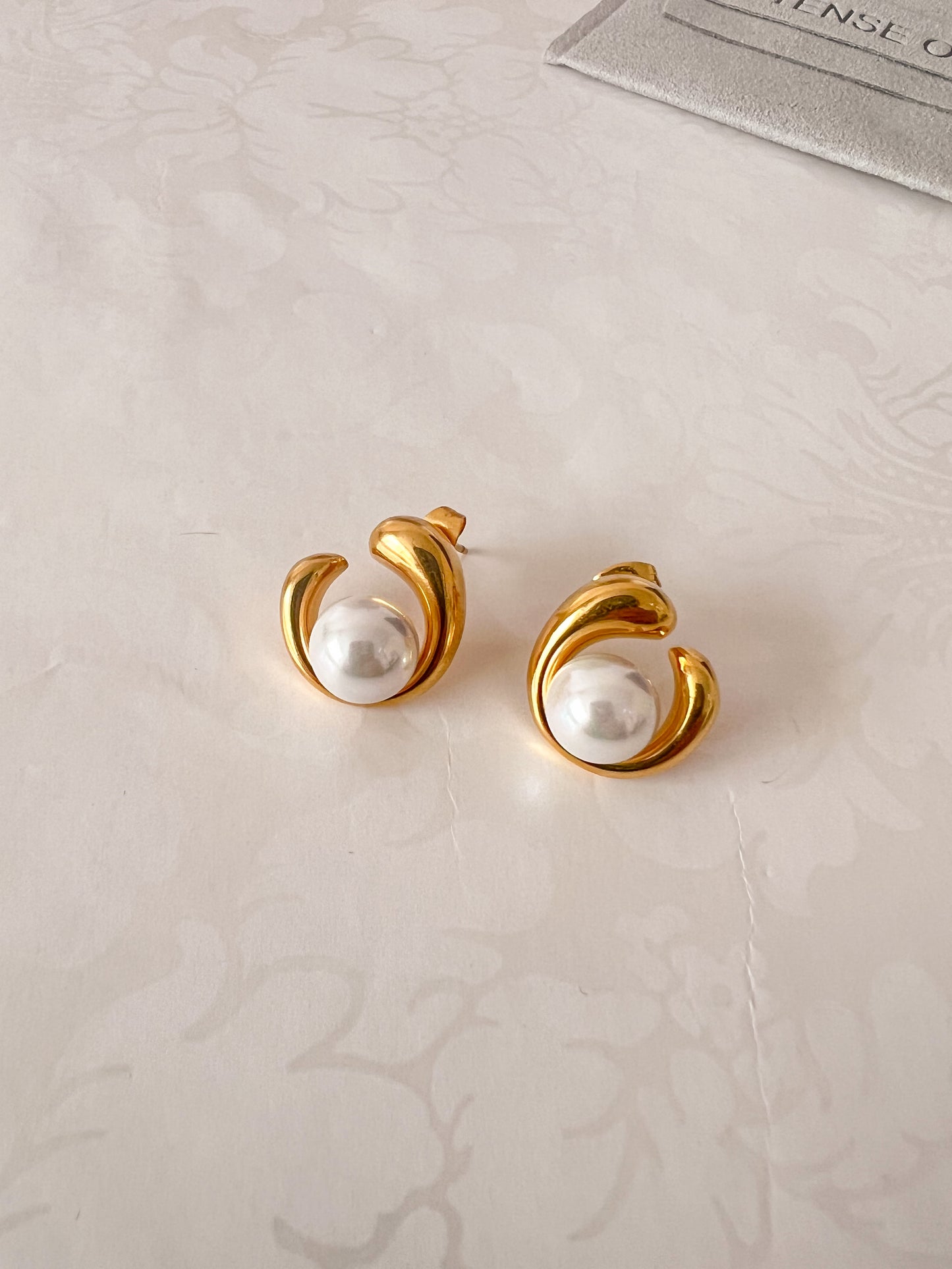 UNIQUE PEARL EARRINGS