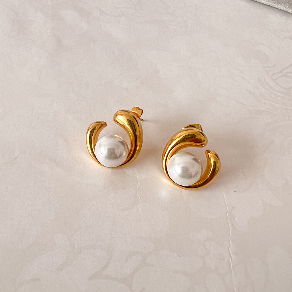 UNIQUE PEARL EARRINGS